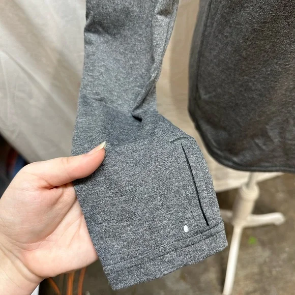 Adidas Running Gray Lightweight Jacket Size Medium - Picture 5 of 11